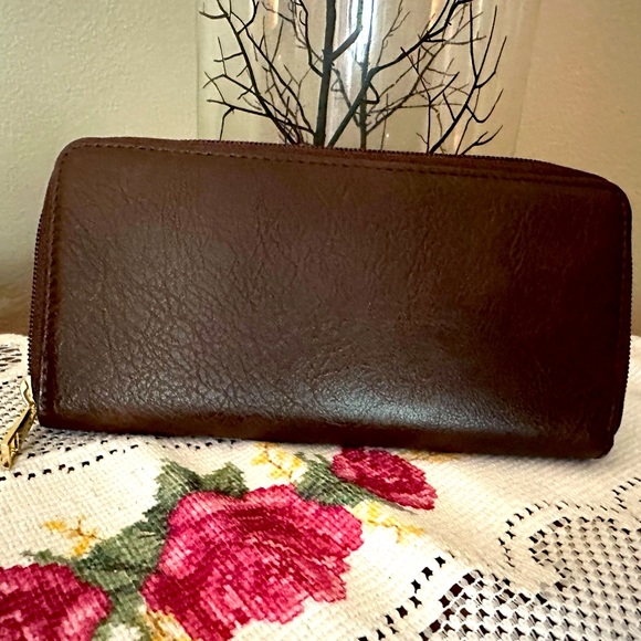 Like new condition. Brown zipper wallet - Picture 1 of 9